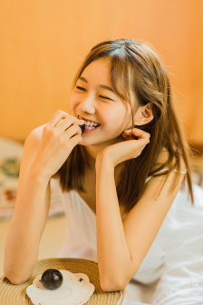 双胞胎姐妹齐上阵许多说许多